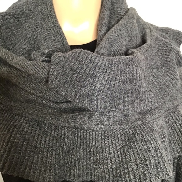 Women’s Elegant Gray Shawl - Picture 4 of 5
